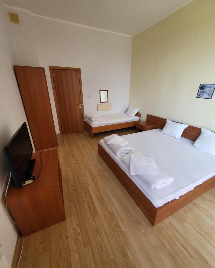 Provans Famili Hotel Letnitsa 外观 照片