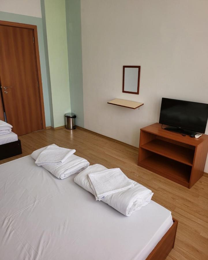 Provans Famili Hotel Letnitsa 外观 照片
