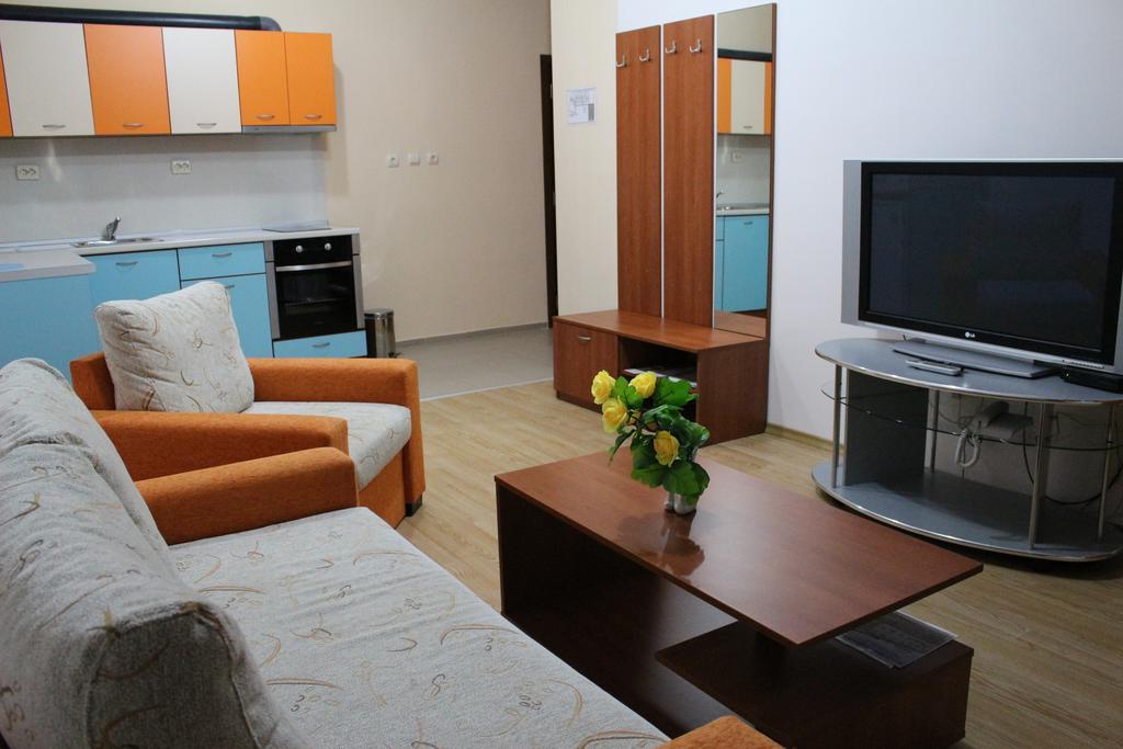 Provans Famili Hotel Letnitsa 外观 照片