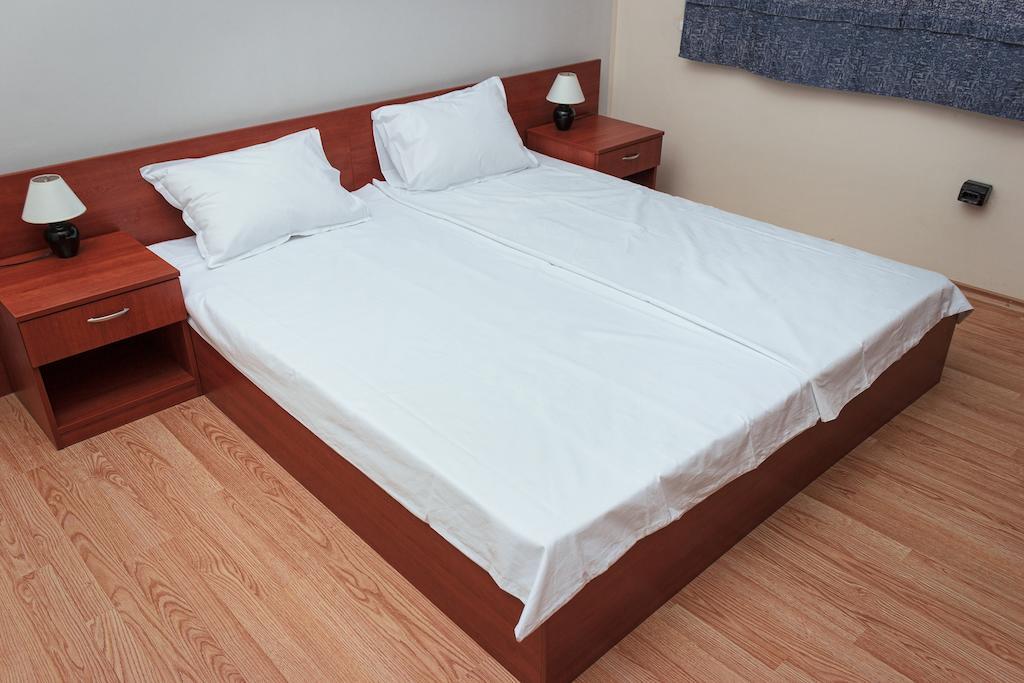 Provans Famili Hotel Letnitsa 客房 照片